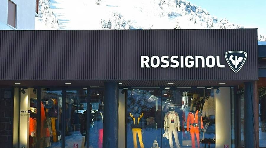 La façade d'un magasin Rossignol en station