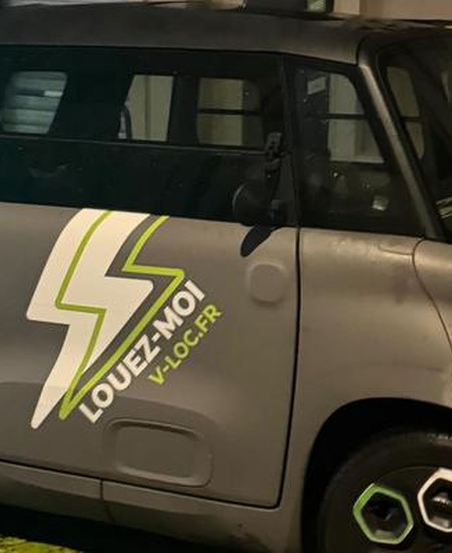 Une Citroën Ami de location